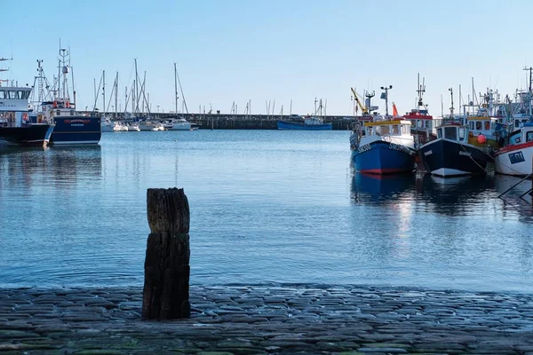 Scarborough rıhtımındaki deniz suyuna bakarken yatay görüntü. — Stok fotoğraf