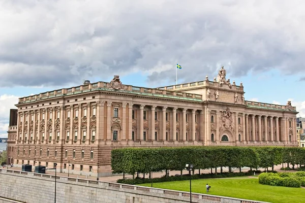Schöne Aussicht auf das riksdag Gebäude bei bewölktem Wetter, aufgenommen in Stockholm, Schweden — Stockfoto