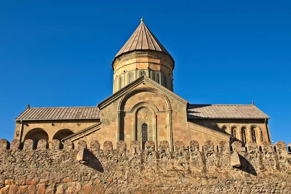 Krásný snímek historického jeskynního kláštera Vardzia v Gruzii — Stock fotografie