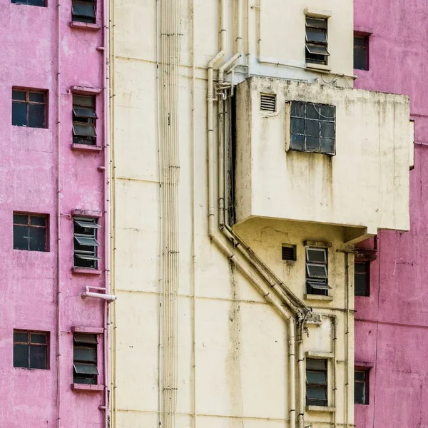 Closeup Shot Pink Light Yellow Building Windows Pipes — Stock Photo, Image