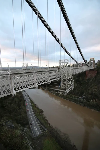Linda foto lateral da ponte Clifton Down acima do rio em Bristol, Reino Unido — Fotografia de Stock