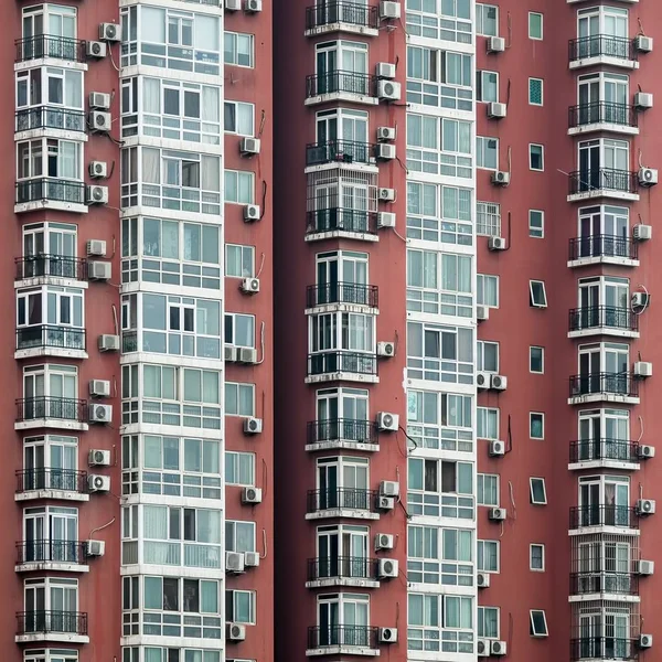 Birden Fazla Dairesi Olan Yüksek Konutlu Bir Binanın Yakın Çekimi — Stok fotoğraf