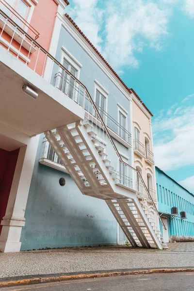 Barevná Divadelní Budova Pod Modrou Oblohou Angra Rio Janeiru — Stock fotografie