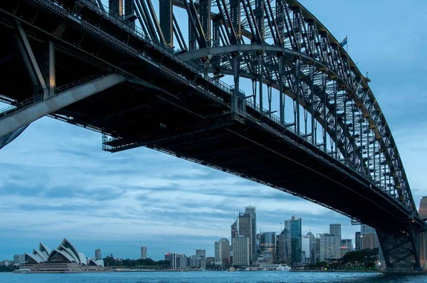 Sydney Australia July 2012 Low Angle Shot Sydney Harbour Bridge — 图库照片