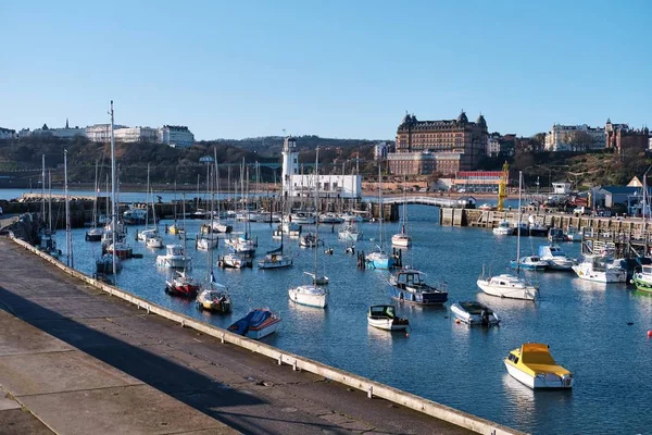 Landscape shot of scarborough docks looking towards the beach — 스톡 사진