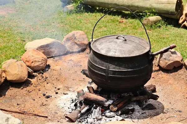 Ein südafrikanischer potjiekos-Topf — Stockfoto