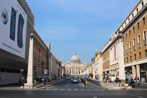 Entrance road  to the Vatican city in Rome. — ストック写真