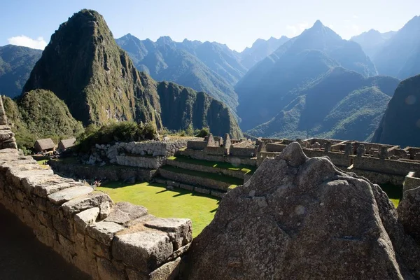 Ein Atemberaubender Blick Auf Die Wunderschönen Berge Von Machu Picchu — Stockfoto