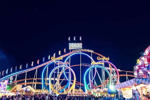 Achtbaan Oktoberfest nacht — Stockfoto