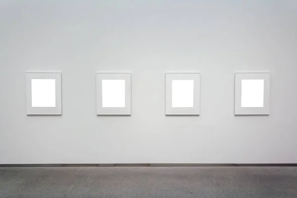 Bir odadaki duvara bağlı kare beyaz yüzeyler — Stok fotoğraf