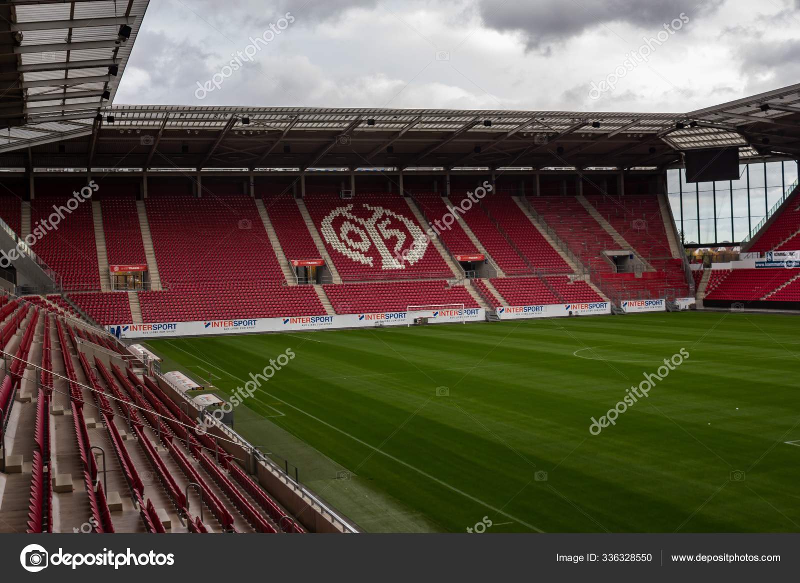 Mainz 05 Ishallens inre – Redaktionell stockfoto © Wirestock #336328550