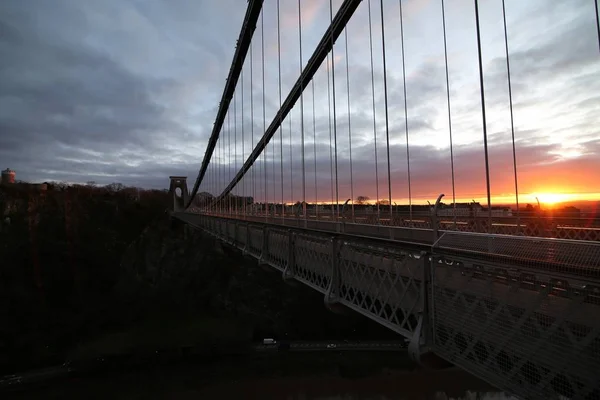 Piękne ujęcie Clifton Suspension Bridge podczas zachodu słońca w Bristolu, Wielka Brytania — Zdjęcie stockowe