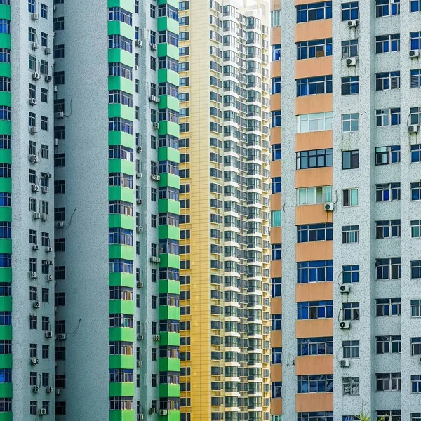 Cliché Bâtiments Résidentiels Hauts Avec Des Façades Colorées Des Appartements — Photo