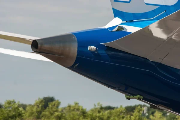 Tail detail of Boeing 787-9 Dreamliner, N789EX; Farnborough International Airshow, July 14th 2014 — Stock Photo, Image