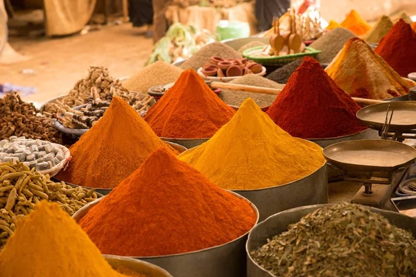 Närbild Skott Färgglada Asiatiska Kryddor Marknaden Med Suddig Bakgrund — Stockfoto