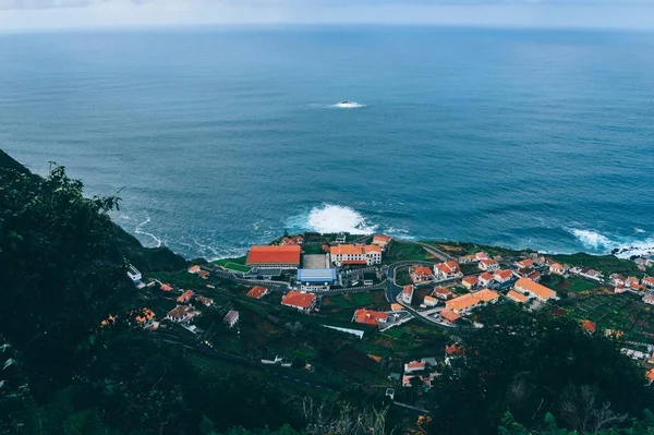 Foto Aérea Muchos Edificios Cerca Del Mar Porto Moniz Madeira —  Fotos de Stock