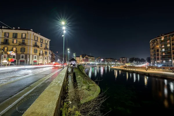 Beautiful shot of a clear night sky in the dock of navigli in milan italy — Stock Photo, Image