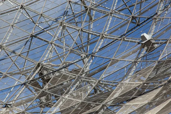 Снимок низкоугольного радиотелескопа возле Вестерборка в Нидерландах — стоковое фото