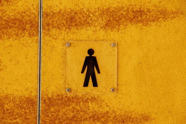 Letrero Baño Para Hombres Sobre Fondo Amarillo Oxidado Bajo Las — Foto de Stock