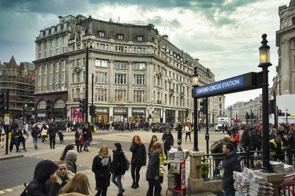 London Egyesült Királyság Ápr 2019 Scenery People Walking Caff Nero — Stock Fotó