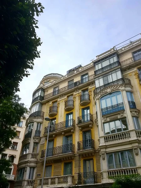 Низький Кут Знятий Великій Будівлі Мадриді Іспанія Під Ясним Синім — стокове фото