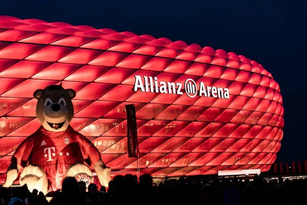 Münih Almanya Ocak 2020 Alman Futbol Kulübü Bayern Mnchen Aydınlatılmış — Stok fotoğraf