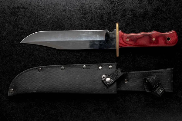 Cerradura de un cuchillo militar fijo con mango marrón — Foto de Stock