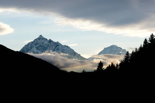 Landscape Forest Silhouettes Surrounded Rocks Covered Snow Sunlight — 스톡 사진