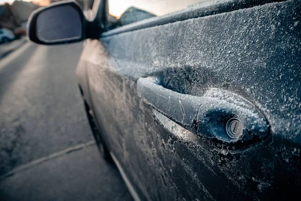 Nahaufnahme Eines Schwarzen Gefrorenen Autos — Stockfoto