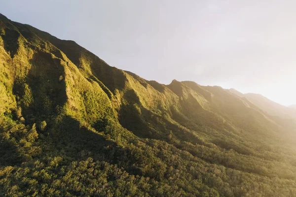 Beautiful Sunlight Rises Green Mountains — Stock Photo, Image