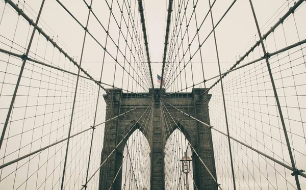 Beroemde Brooklyn Bridge in New York City, New York, Verenigde Staten — Stockfoto