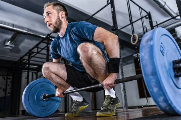 Atleta en levantamiento de pesas — Foto de Stock