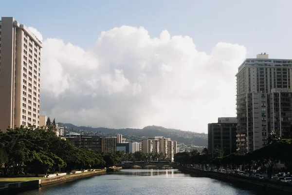 Una Toma Bajo Ángulo Enormes Edificios Isla Mágica Honolulu Hawaii — Foto de Stock