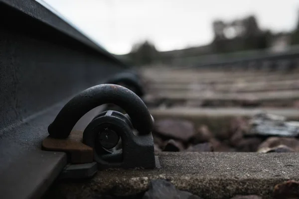 Nahaufnahme der Metalle einer Eisenbahn in Schweden — Stockfoto