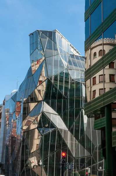 Piękne Ujęcie Szklanych Budynków Abstrakcyjnej Architekturze Bilbao Hiszpania — Zdjęcie stockowe