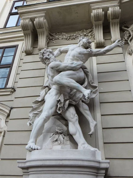 Uma Bela Foto Uma Estátua Branca Hofburg Viena Áustria — Fotografia de Stock