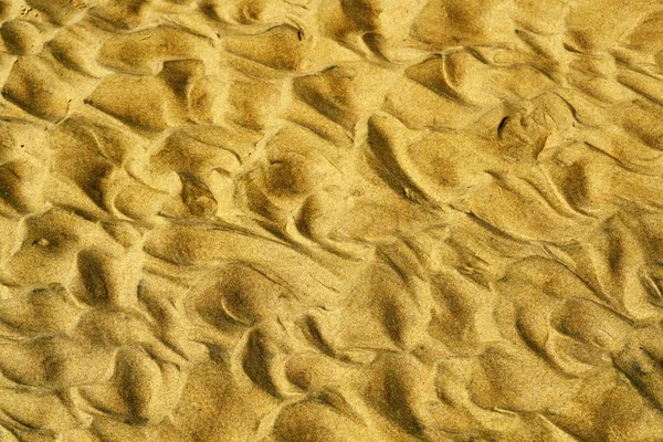 Ujęcie z bliska różnych wzorów stworzonych na piasku — Zdjęcie stockowe