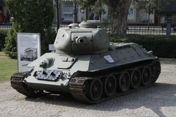 Old war tank on the sidewalk at daytime — Stock Photo, Image