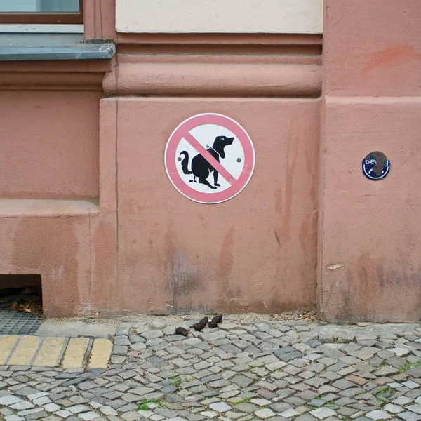Ένα Σημάδι Στους Δρόμους Του Βερολίνου Που Όλοι Αγνοούν — Φωτογραφία Αρχείου