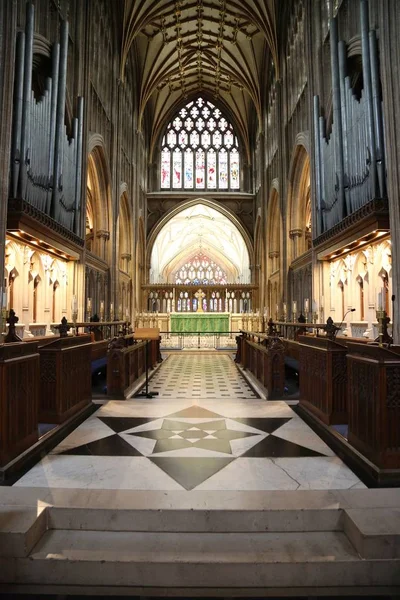 Hermoso tiro del interior de la iglesia St. Mary Redcliffe en Bristol, Reino Unido. — Foto de Stock
