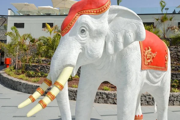 Красива Біла Статуя Індійського Слона — стокове фото