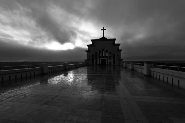 Litvanya Daki Nın Diriliş Kilisesi Kaunaları Nın Karanlık Bir Görüntüsü — Stok fotoğraf