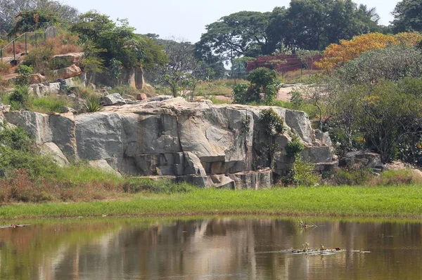 Hermoso Diseño Muro Piedra Hermoso Estanque Parque — Foto de Stock