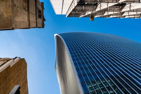 Eine Flache Aufnahme Der Hohen Gebäude Und Gläsernen Wolkenkratzer Einem — Stockfoto