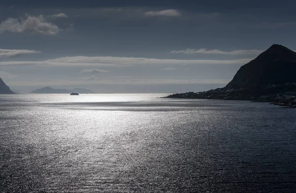 Güzel Norveç Kıyıları Zlanda Doğru Ilerliyor — Stok fotoğraf