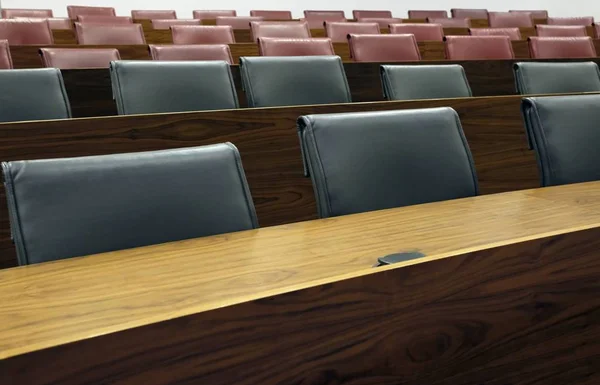 Sala de conferências com cadeiras antes do evento — Fotografia de Stock