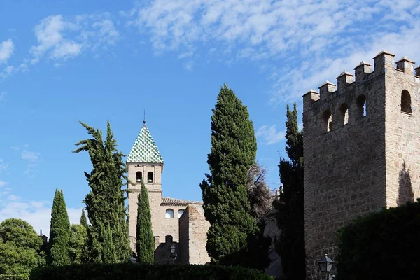 Linda sessão diurna de um castelo em Toledo, Espanha. — Fotografia de Stock