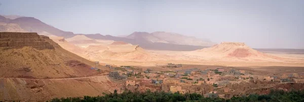 Fas 'ta terk edilmiş eski Kasbah şehrinin panoramik yüksek açılı görüntüsü — Stok fotoğraf