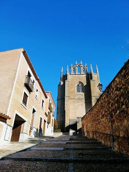 Vertikální Záběr Lávky Vedoucí Kláštera San Juan Los Reyes Toledo — Stock fotografie