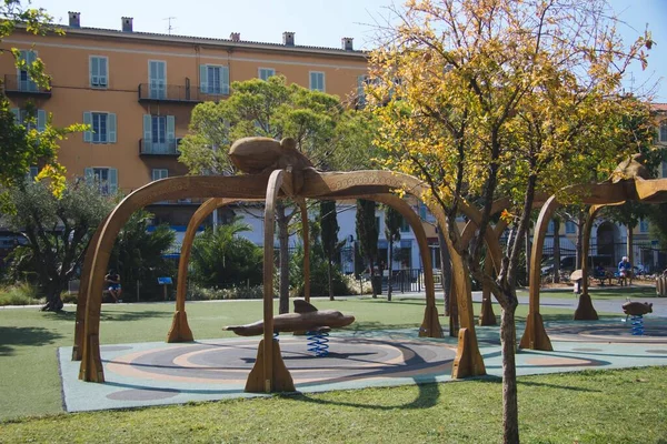 Ampio Angolo Statue Alberi Parco Durante Giorno — Foto Stock